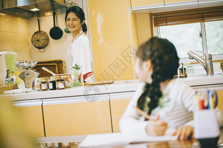 假日房屋早餐女人的生活方式主妇图片