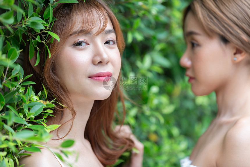  夏日美妆护肤女性图片