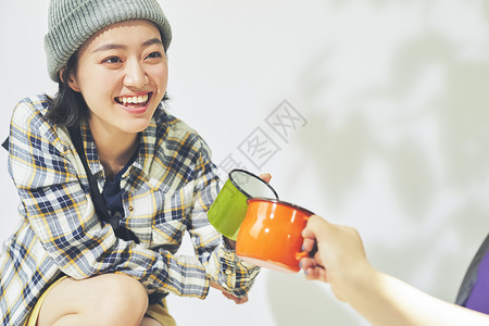 乐趣女人户外野餐图片