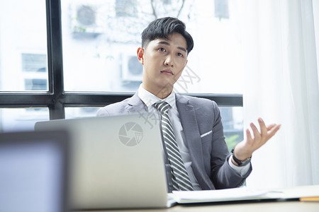 韩国帅哥玄彬办公室不满的商务男性背景