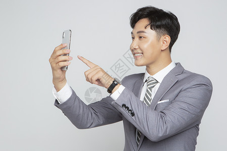 韩国帅哥玄彬使用手机的商务男性背景