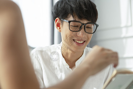 男士居家生活书籍高清图片素材