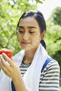 丰胸清澈菜园妇女生活方式农业图片