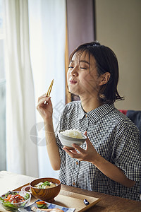 特惠好礼房间独自生活吃饭的女人背景