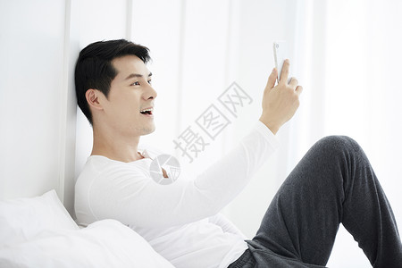 侧脸活力亚洲人男生活方式电话图片