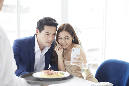 亚洲人男女酒店情侣餐厅自拍照高清图片