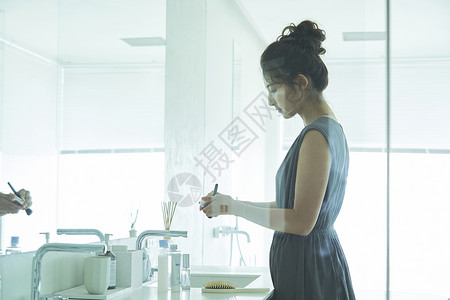 独居女子的生活方式图片