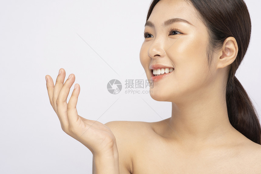 女性滋润肌肤护肤图片