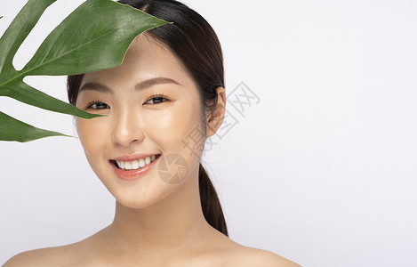 夏日植物护肤女性图片