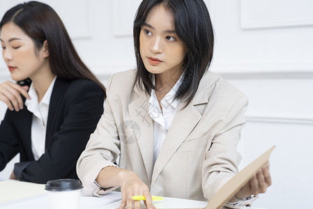 狰狞西服面试女生妇女商务会议背景