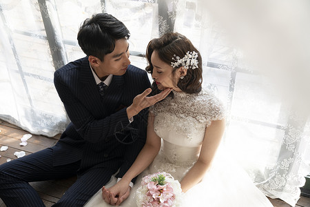 韩国婚礼甜蜜的新婚夫妇背景