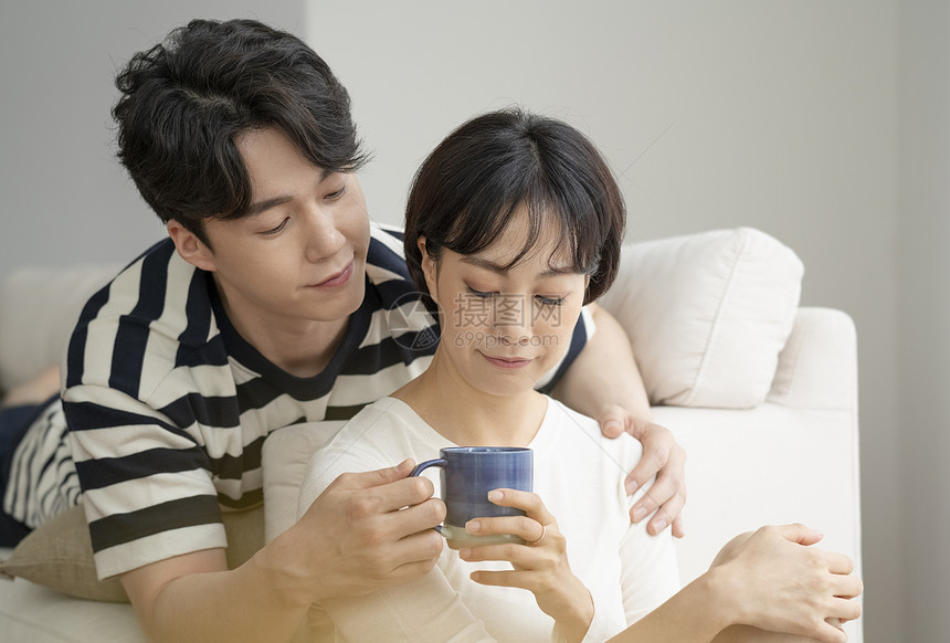 扣环超时成年男子夫妇周末免费图片