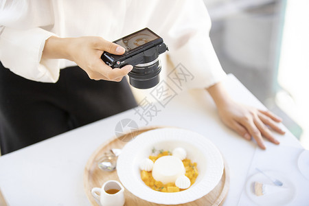 拍摄食物图片的摄影师特写高清图片