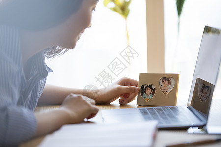 女孩外国人作品做文书工作的工作妈妈图片