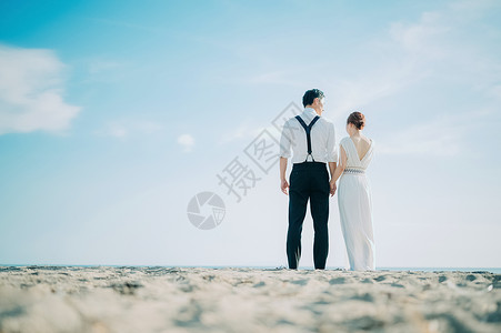 海清写真一对新人在海边拍写真婚纱背景