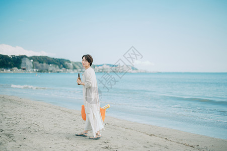 人物孤独的女孩一个女人在海里图片