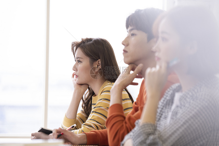 校园课堂大学生听课图片