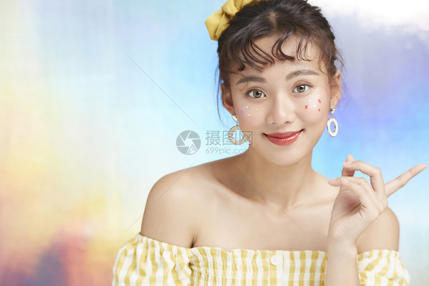 通知青年美妝流行女肖像图片