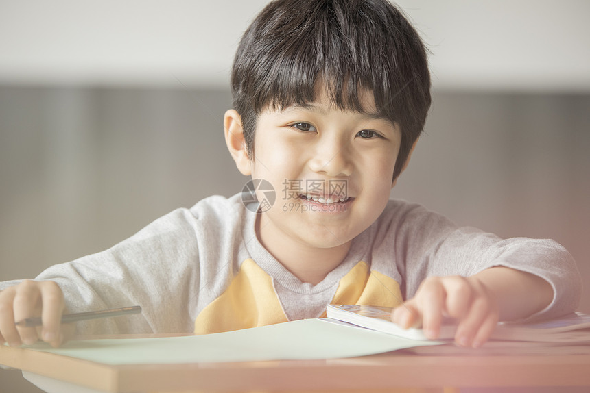 认真学习的人图片