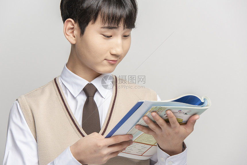 中学生读书形象图片