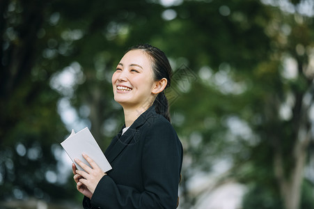 书虫放松有趣读一本书的女商人图片