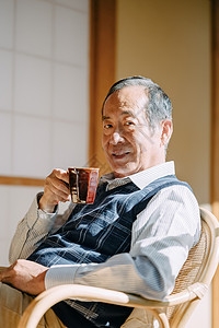 老人喝茶图片
