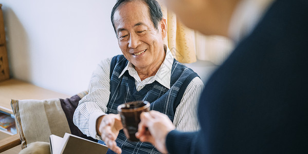 亚洲人人物人类年长的夫妇下午茶时间图片