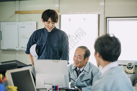 办公室的工作的蓝领工人高清图片