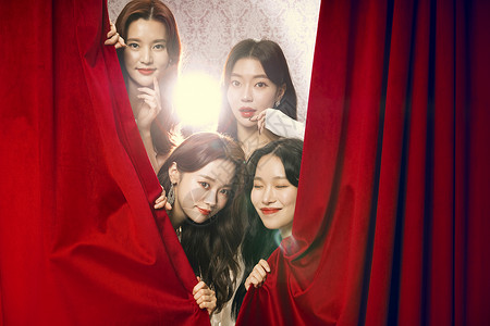 韩国化妆品海报躲在舞台红色幕布后的漂亮演员背景
