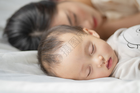 熟睡的婴儿图片