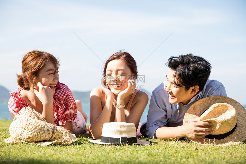 男人可爱女人男和女朋友享受度假之旅图片