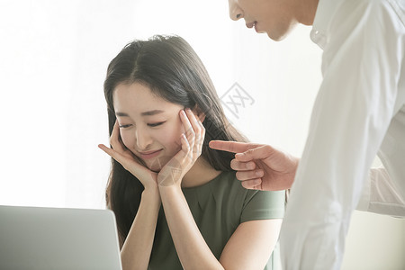 头疼烦恼的商务女性高清图片