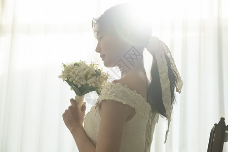 非常小拥护年轻女子生活方式女人婚礼年轻婚纱美女拿着鲜花图片