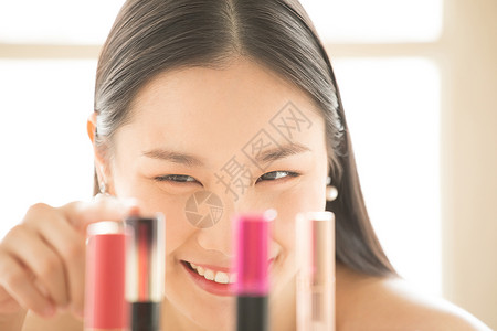 30多岁孤独的素颜女人美容化妆品图片