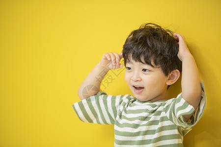 活泼可爱的幼儿园小男孩图片