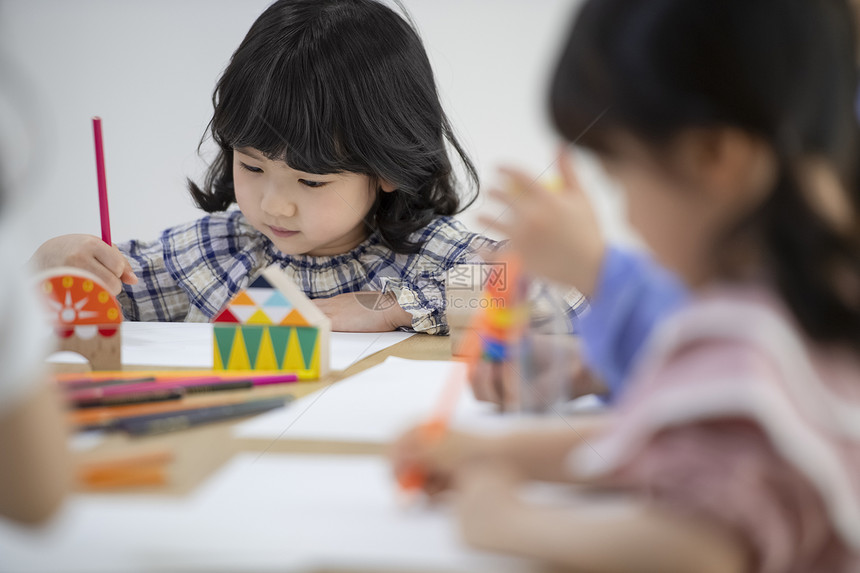 幼儿园小朋友开心花花图片