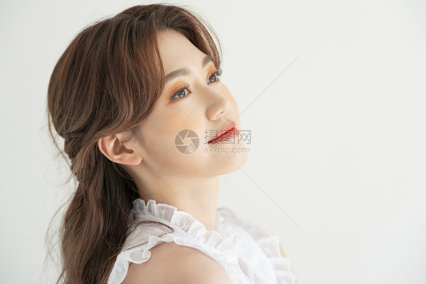 韩系年轻女性美妆形象图片