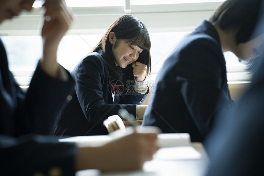 复数高中议题学生在教室里学习图片