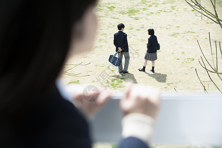 青春就这YOUNG年轻校园爱恋看着这对夫妇的学生背景