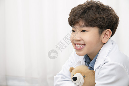 一个想当医生的男孩图片