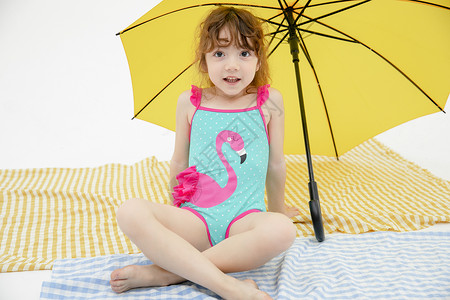 夏天打着伞的小女孩图片