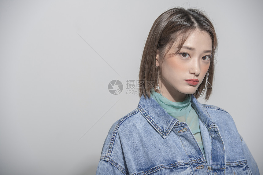 甜酷牛仔美女图片