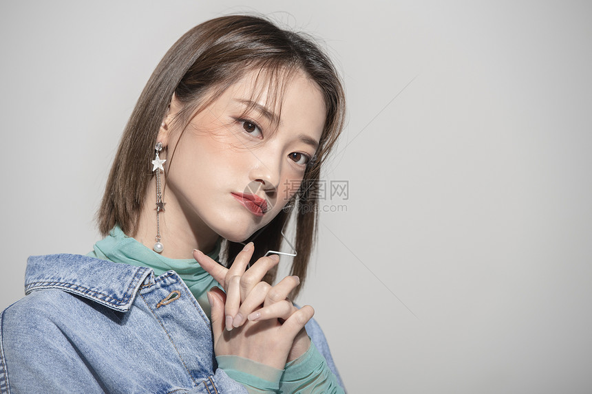 甜酷牛仔美女图片