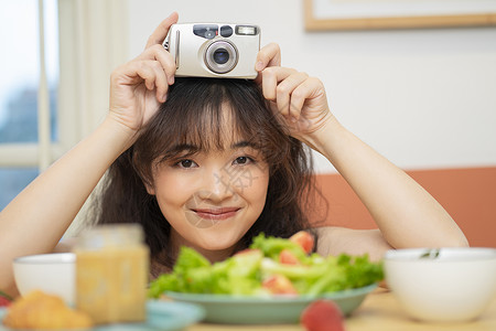 可爱的居家女孩肖像高清图片