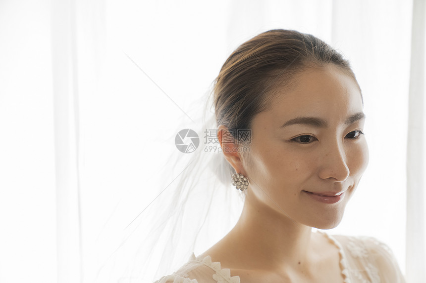 美丽微笑的新娘图片