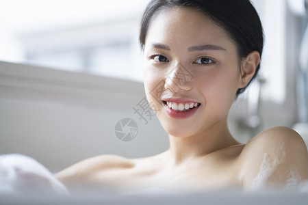 放松的整容术美人妇女的生活方式放松洗澡时间图片