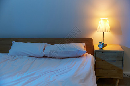 蓝色时钟光效光夜晚的现代简约室内家居卧室背景