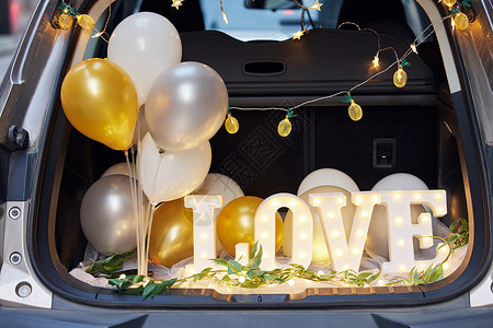 告白气球装饰精心装饰的汽车后备箱背景