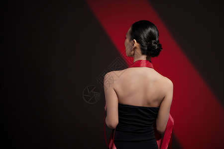红色大气丝带展板气质时尚美女与红色丝带背影背景