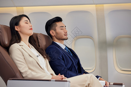 睡觉男女商务男女飞机舱里休息背景